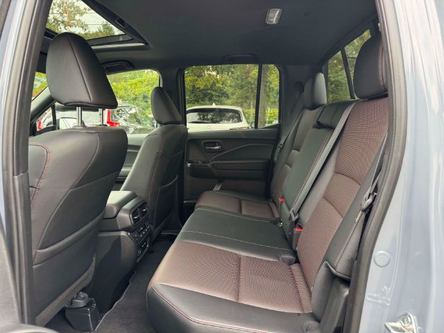 Used 2025 Honda Ridgeline Black Edition image 16