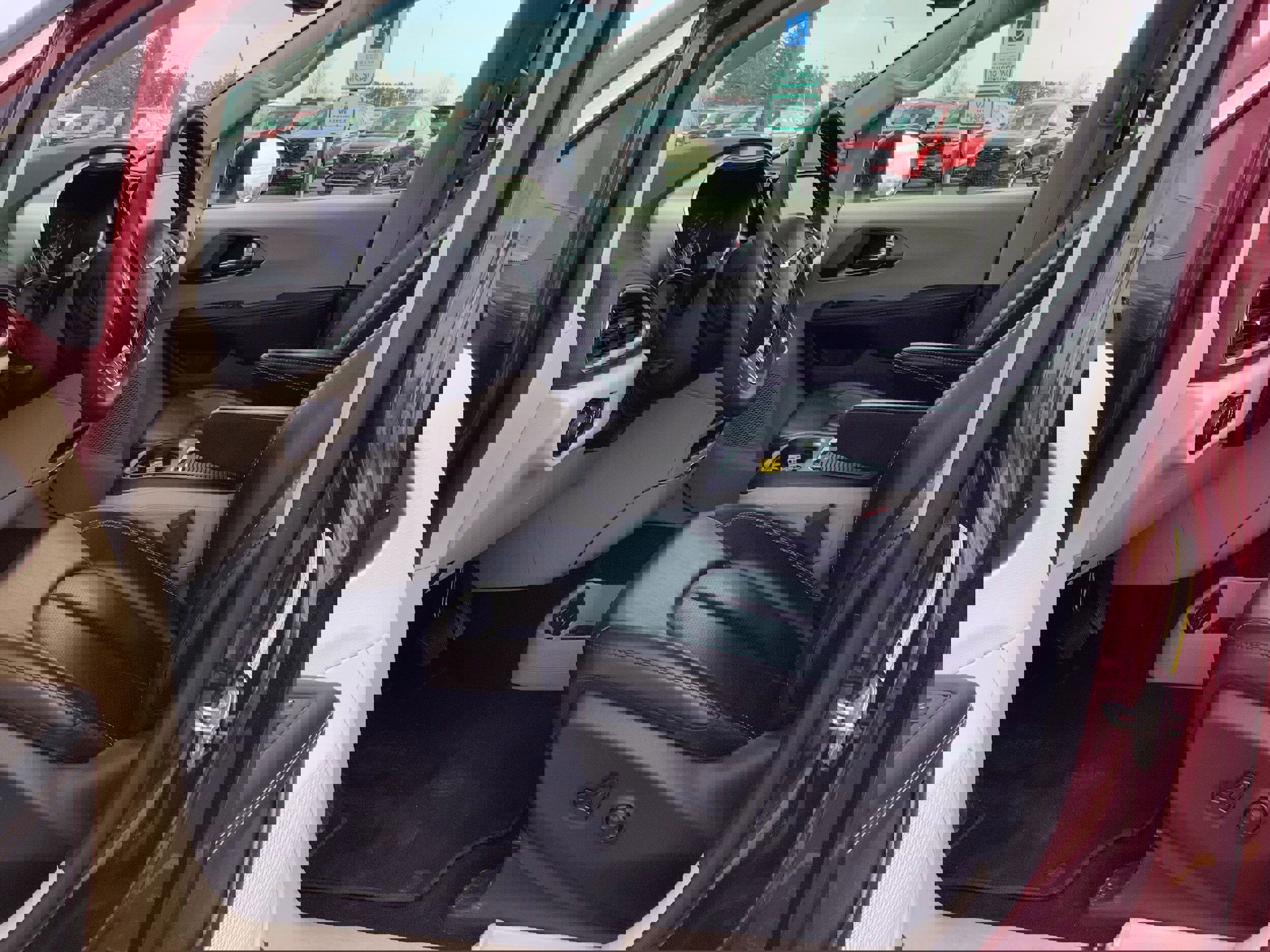 Used 2023 Chrysler Pacifica Touring-L image 7