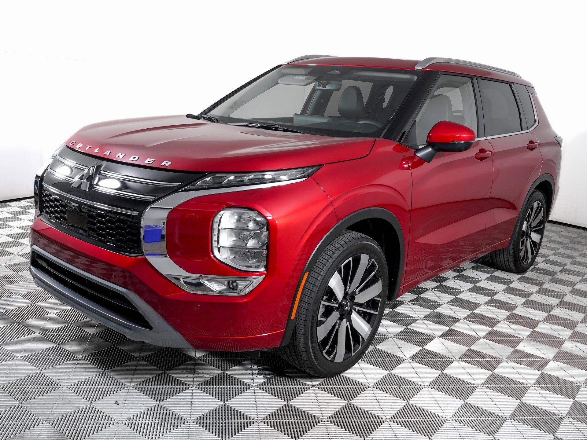 Used 2025 Mitsubishi Outlander SEL image 6