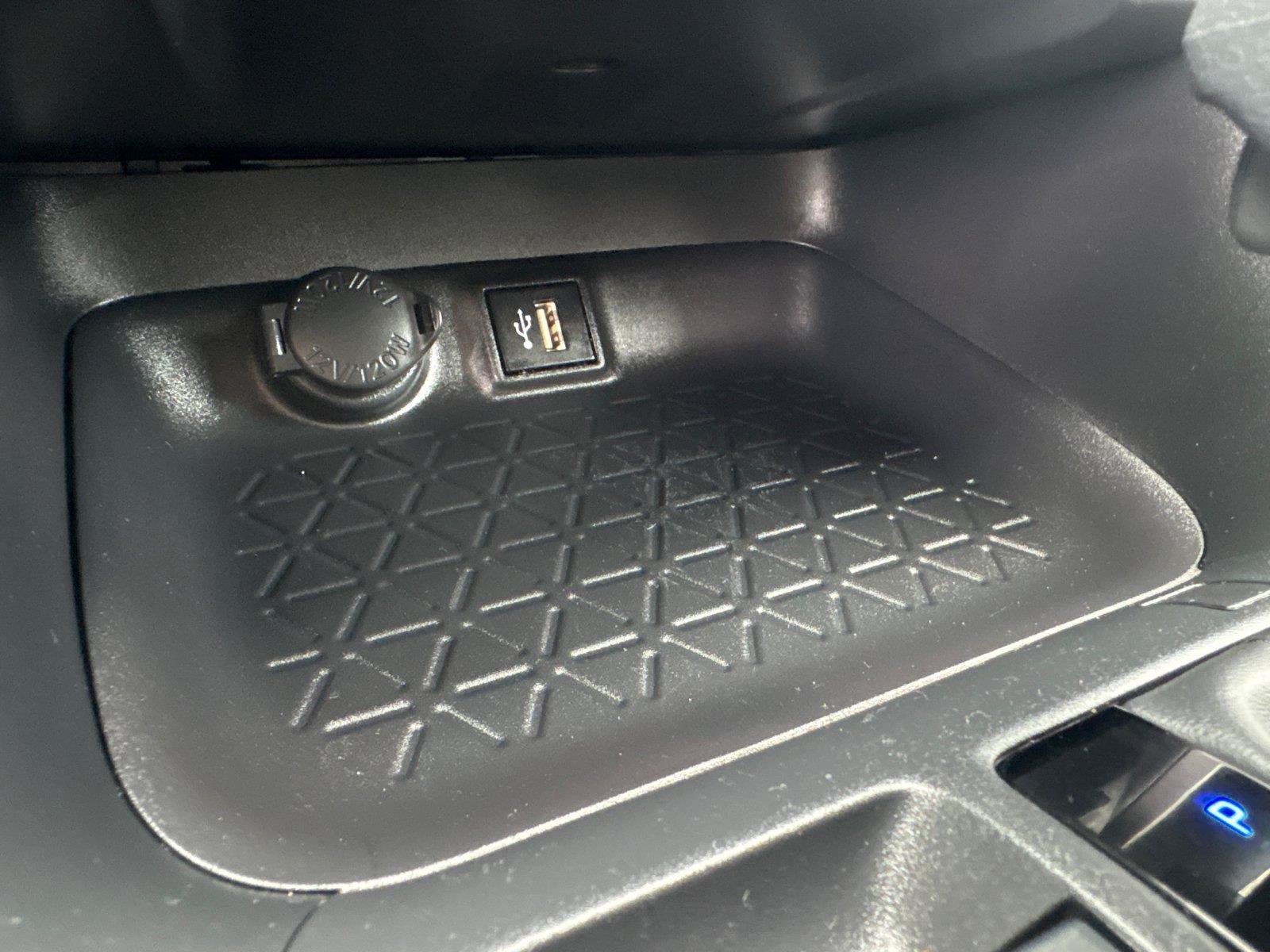 Certified 2025 Toyota RAV4 LE FWD image 28