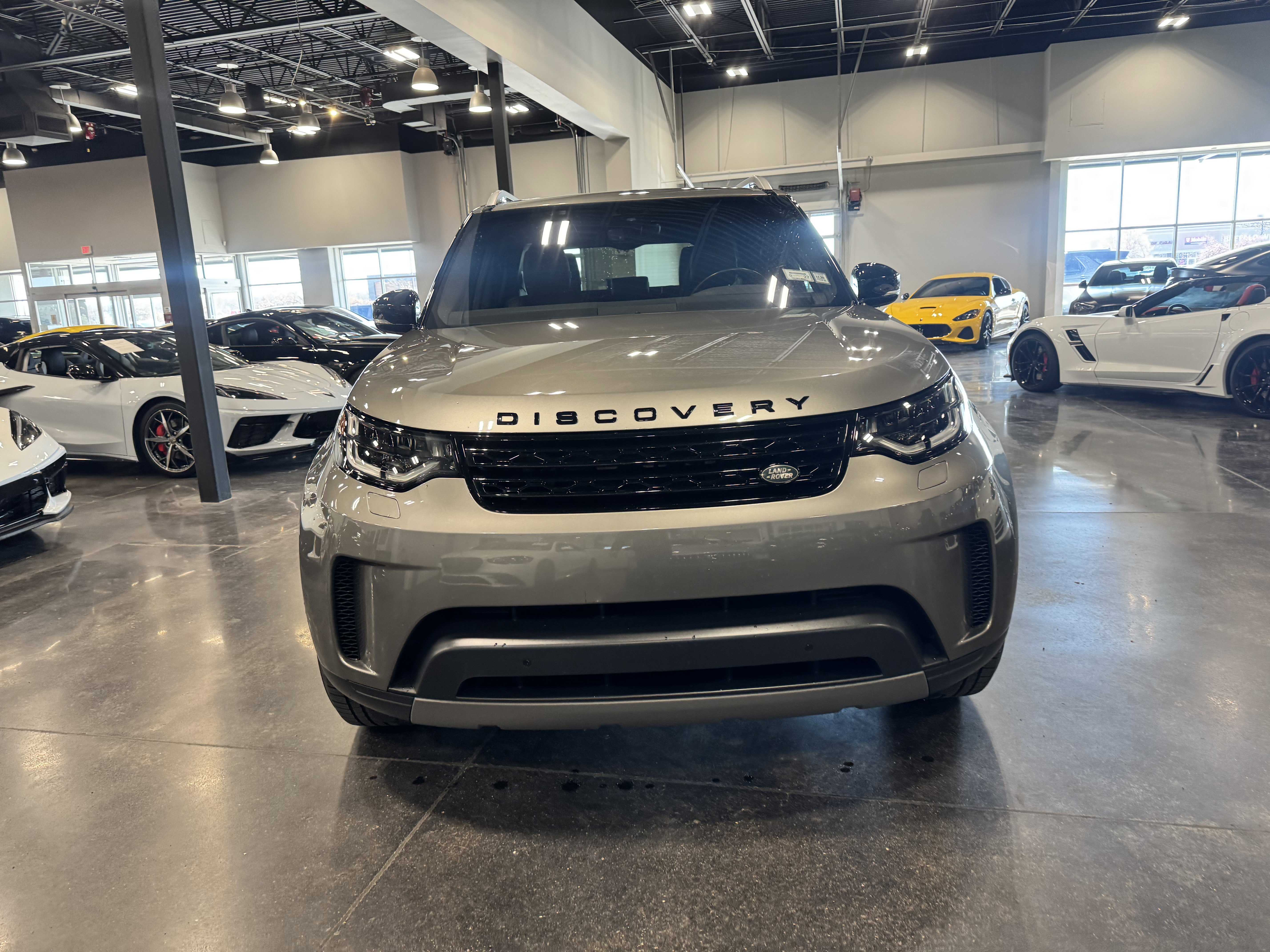 Used 2018 Land Rover Discovery HSE image 8