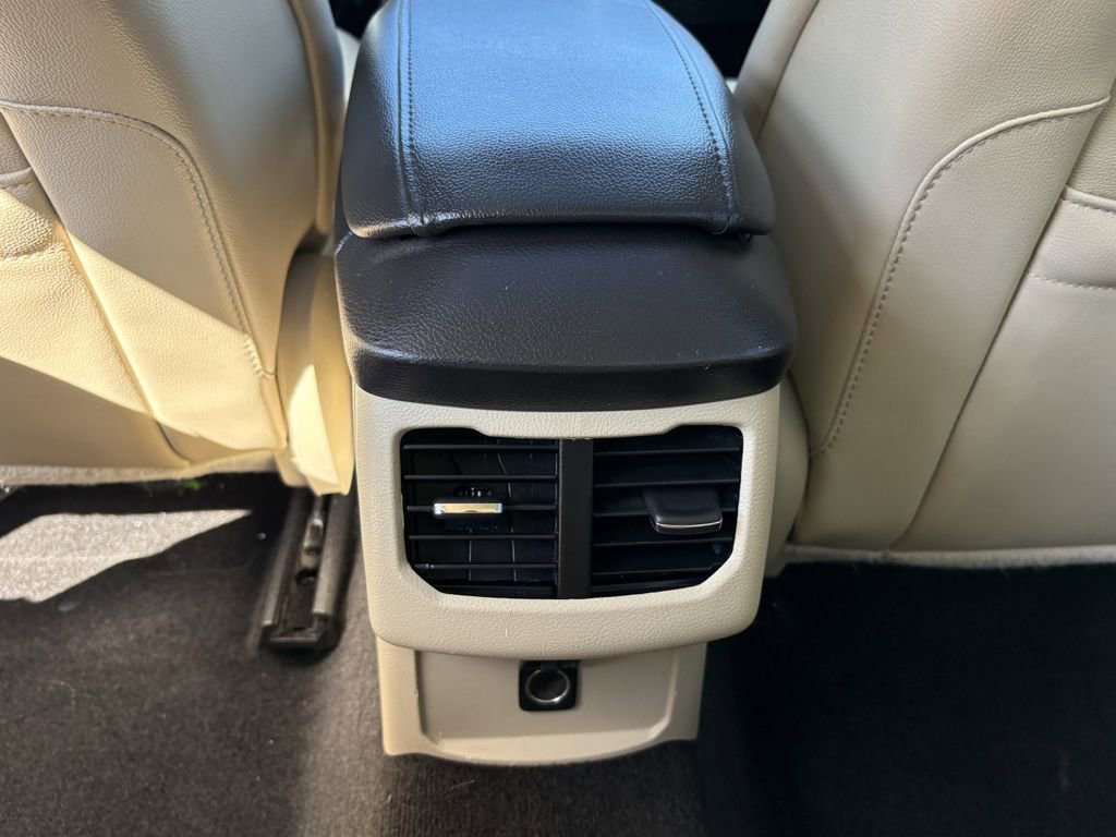 Used 2015 Ford Fusion SE w/ Equipment Group 202A image 25