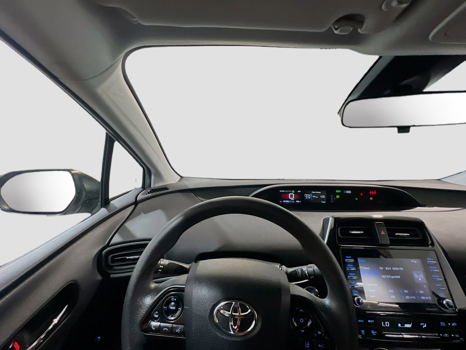 Used 2021 Toyota Prius L Eco w/ Carpet Mat Package (TMS) FWD image 7