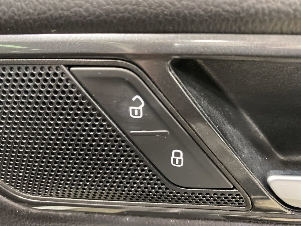 Used 2018 Volkswagen Tiguan SEL w/ 3rd Row Seat Package image 25