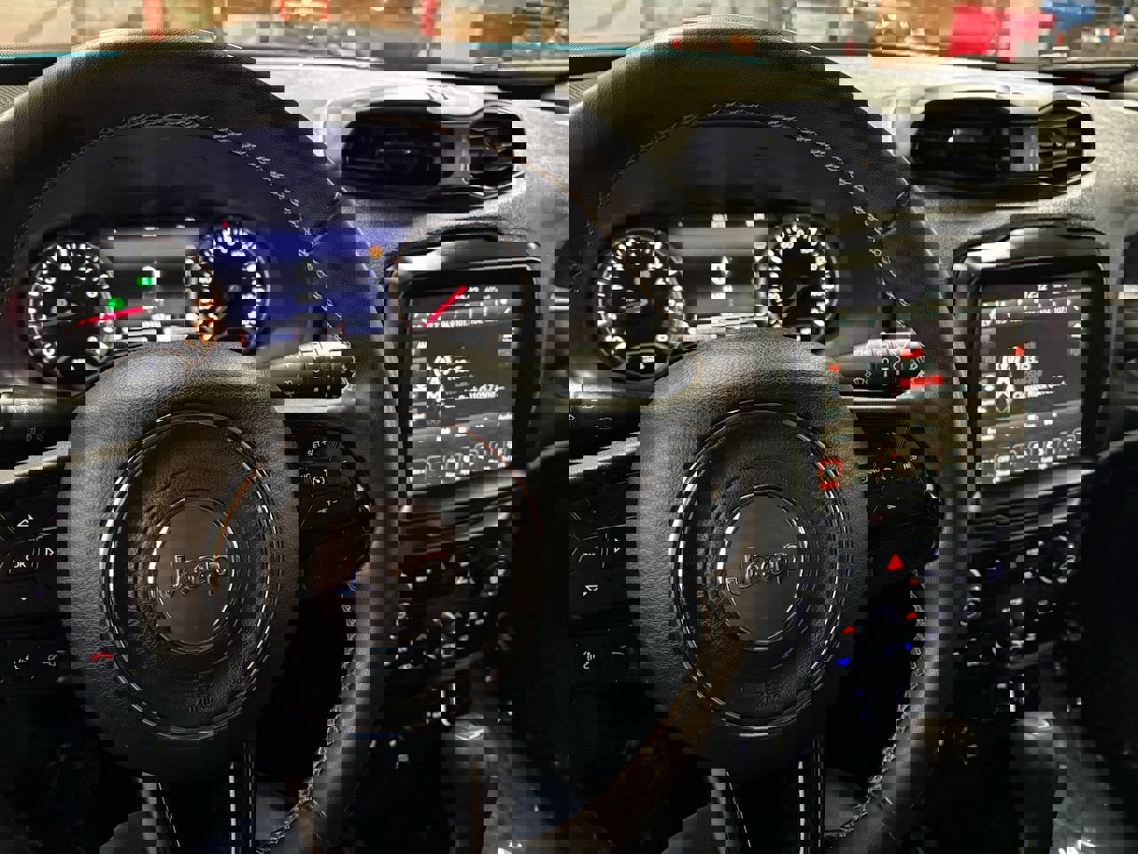 Used 2021 Jeep Renegade Latitude image 2