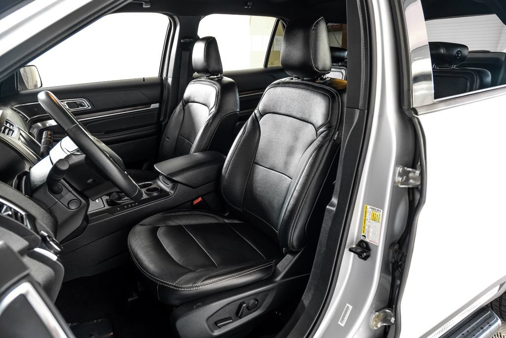 Used 2019 Ford Explorer Limited w/ Class III Trailer Tow Package FWD image 31