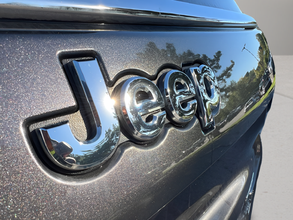 Used 2018 Jeep Compass Latitude w/ Safe & Security Group AWD/4WD image 34