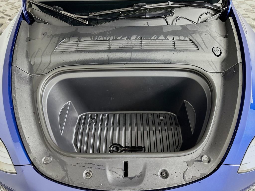 Used 2025 Tesla Model Y Long Range image 30