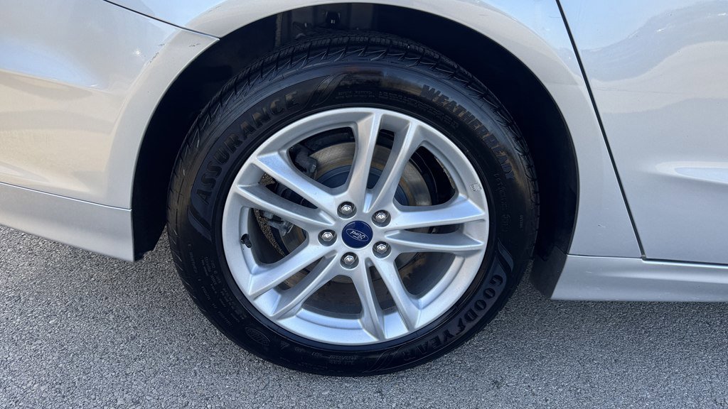 Used 2018 Ford Fusion SE w/ Fusion SE Technology Package image 13