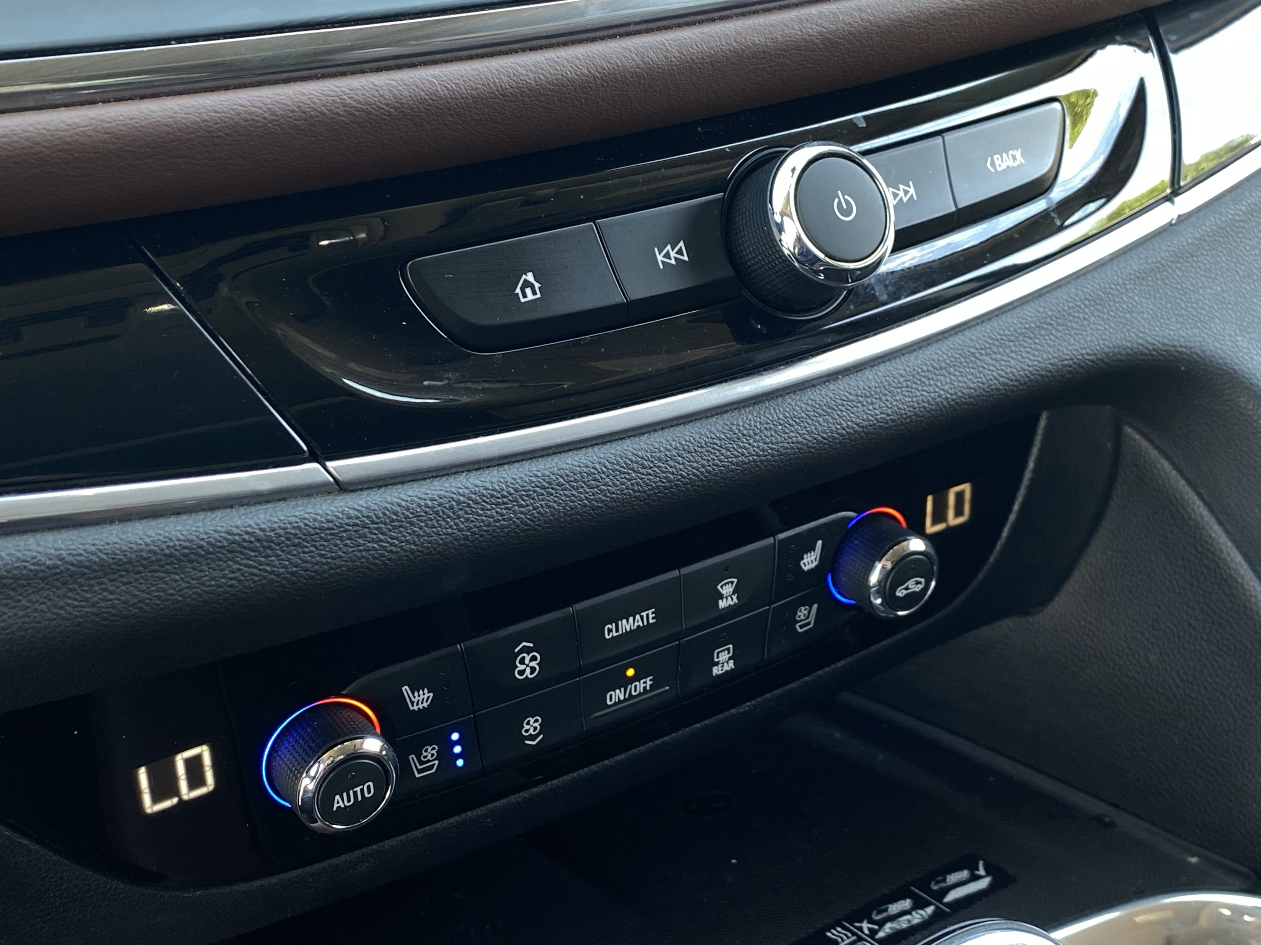 Used 2020 Buick Enclave Avenir w/ Avenir Technology Package AWD/4WD image 25