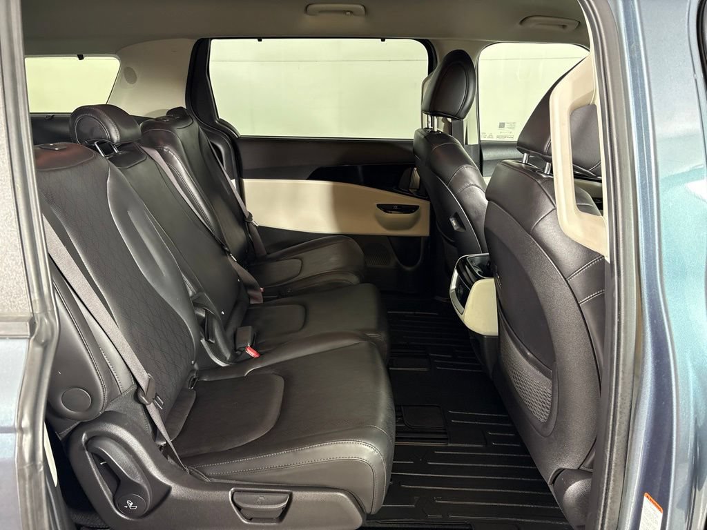Used 2023 Kia Carnival EX FWD image 18