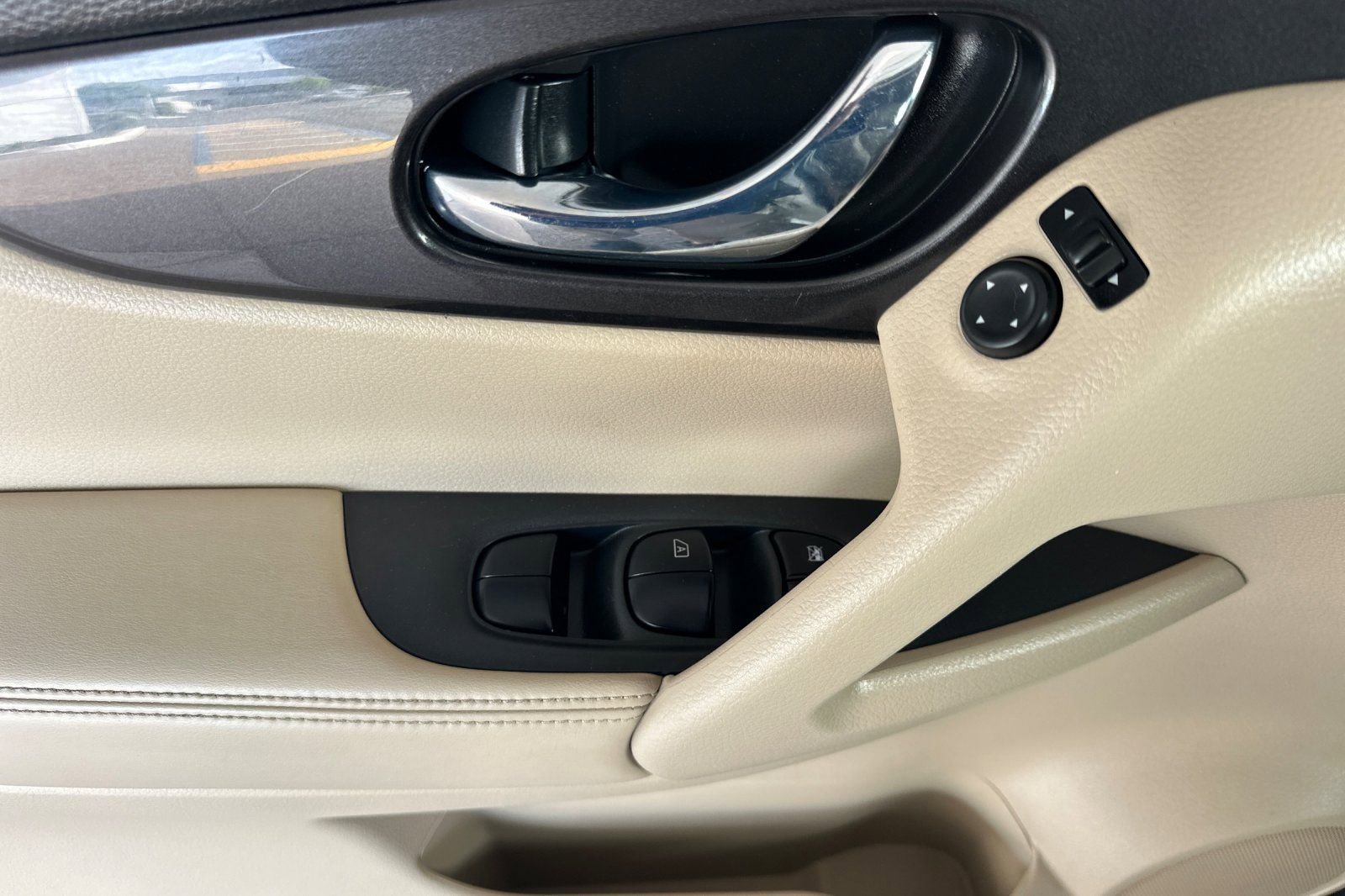 Used 2019 Nissan Rogue SV image 8