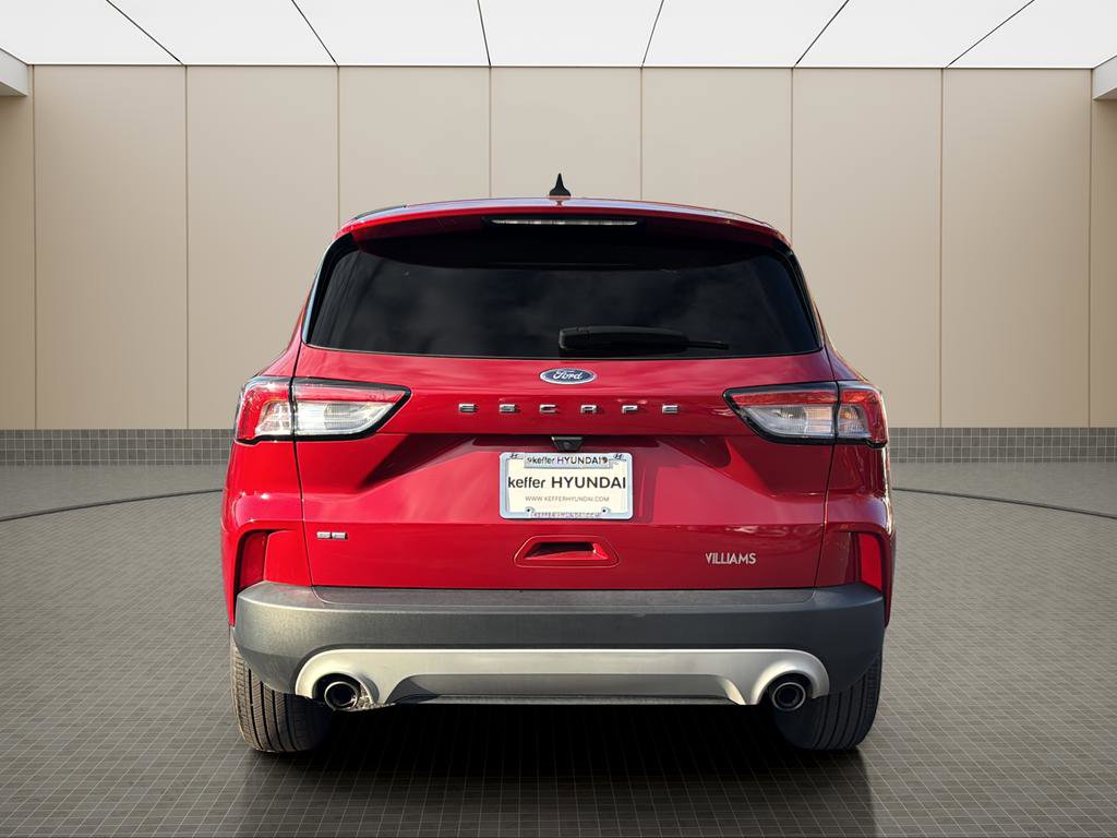 Used 2022 Ford Escape SE w/ Convenience Package FWD image 4