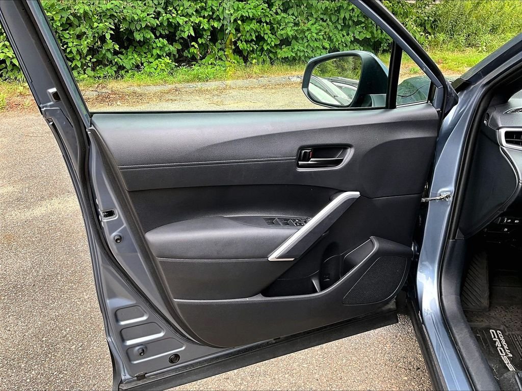 Used 2023 Toyota Corolla Cross AWD Hybrid w/ Moonroof Package image 9