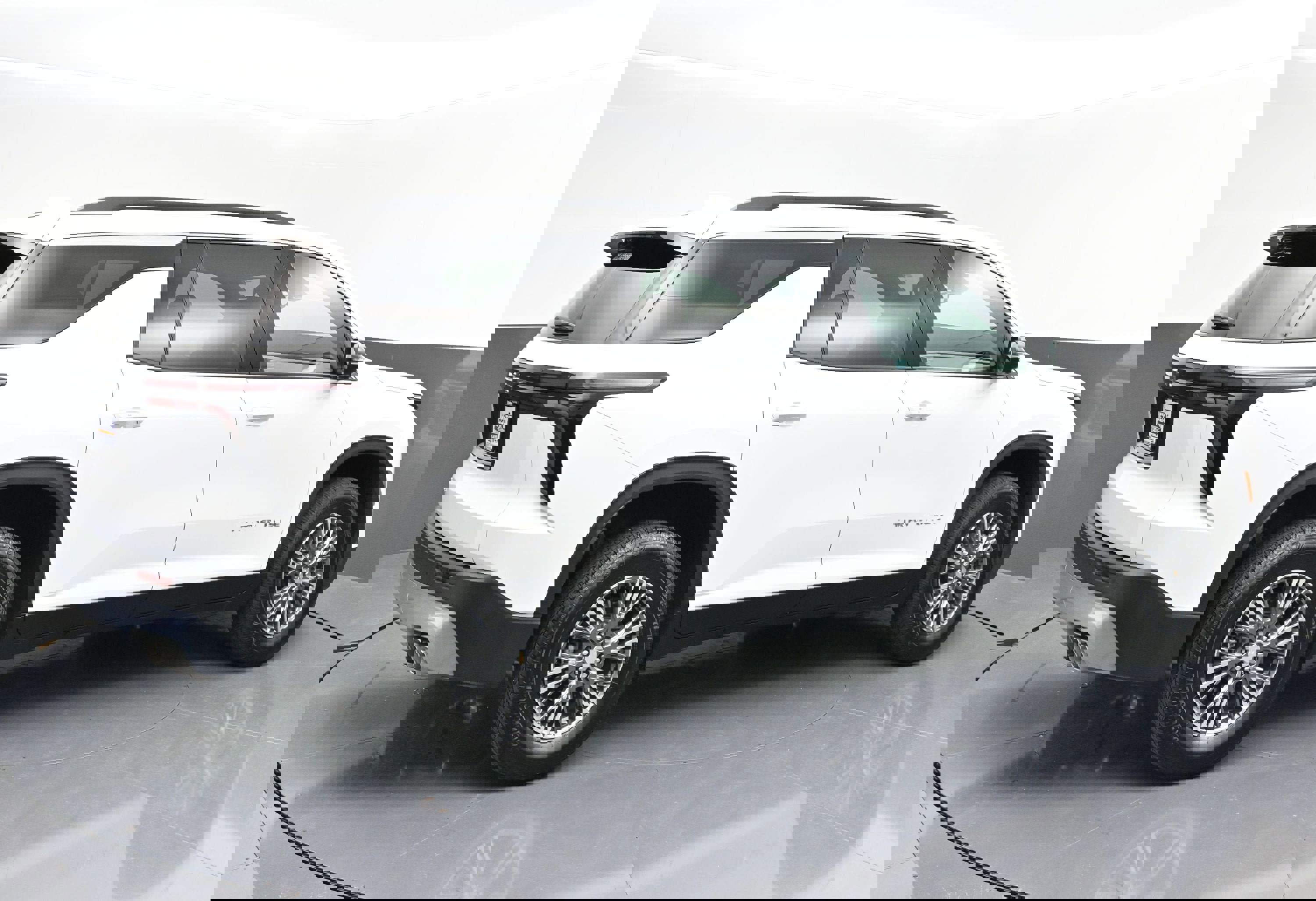 Used 2026 Chevrolet Traverse LT w/ Driver Confidence Package FWD image 7