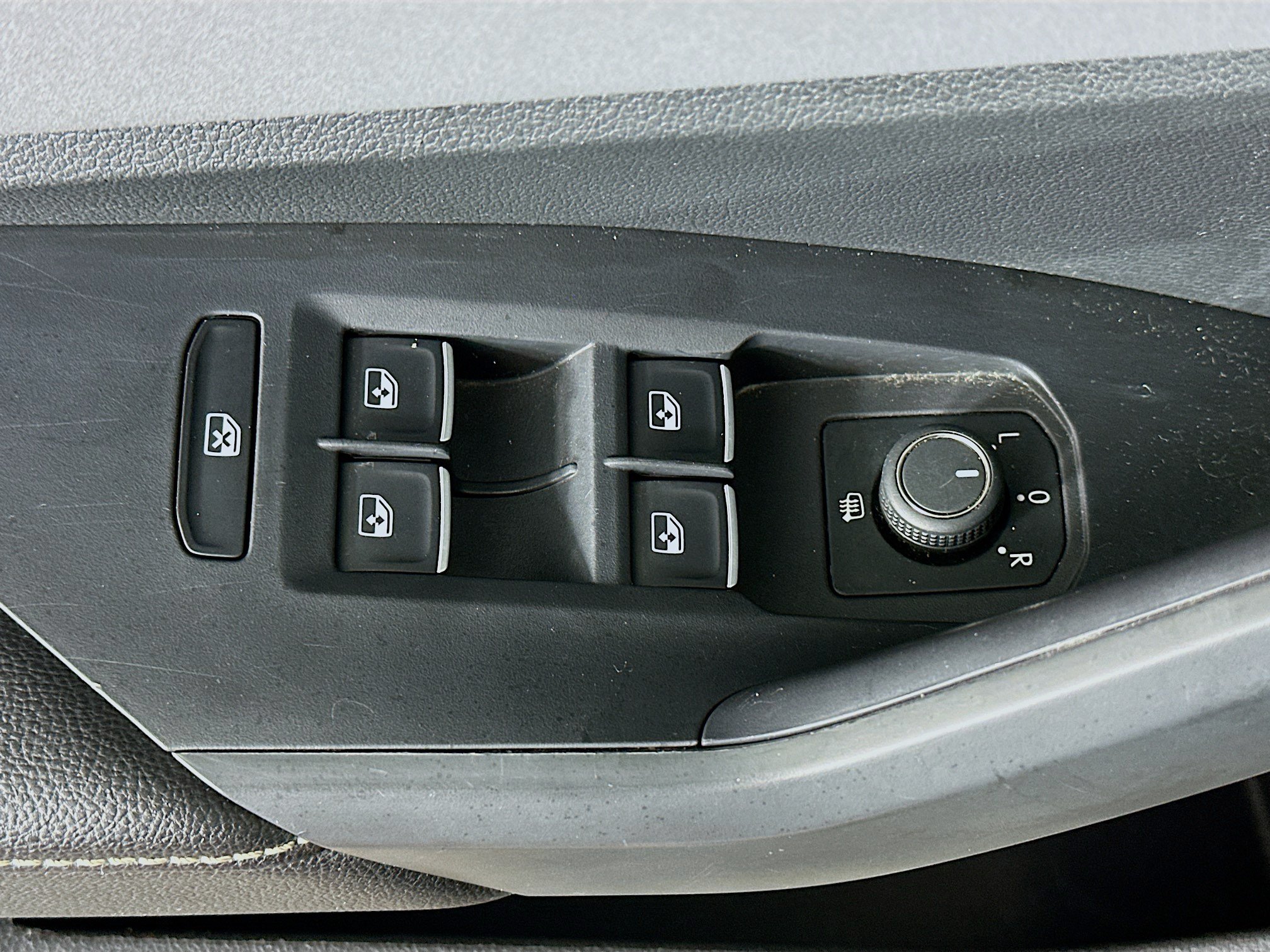 Used 2025 Volkswagen Jetta SE FWD image 15