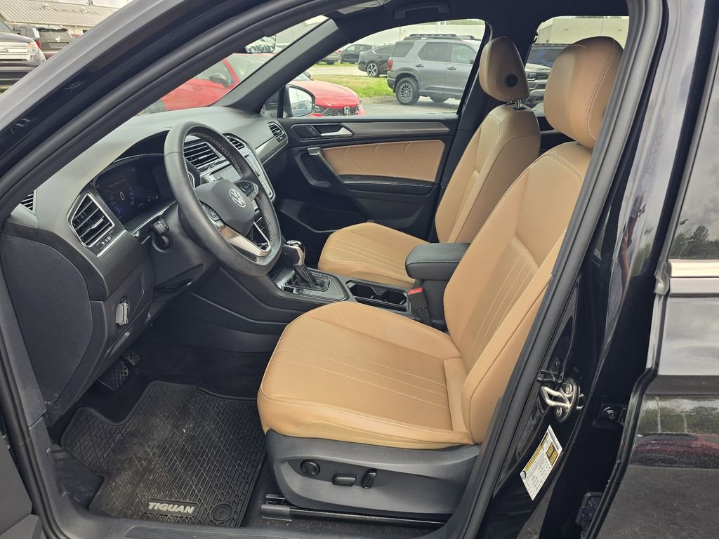 Used 2024 Volkswagen Tiguan SE image 12