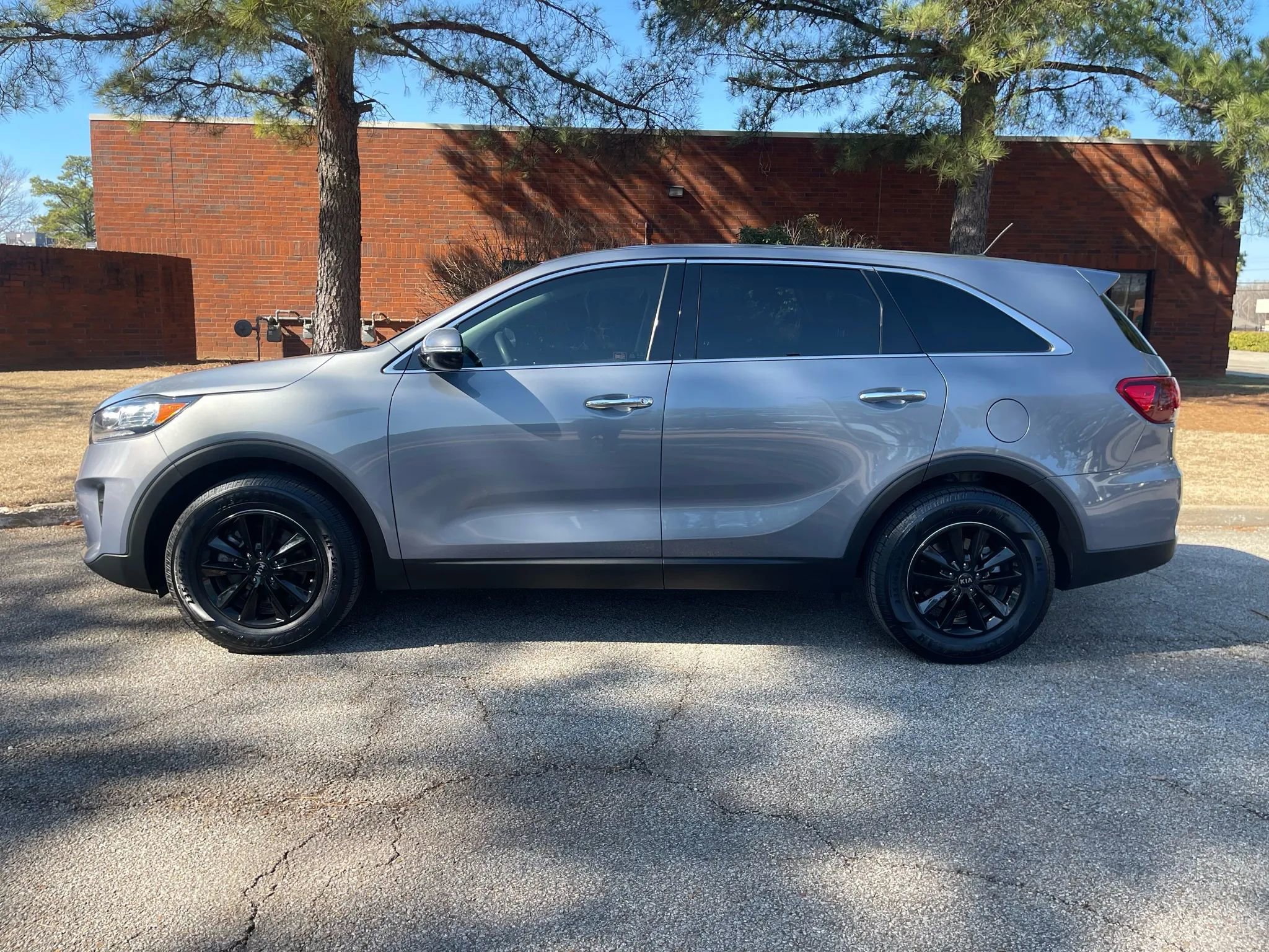 Used 2020 Kia Sorento L FWD image 2