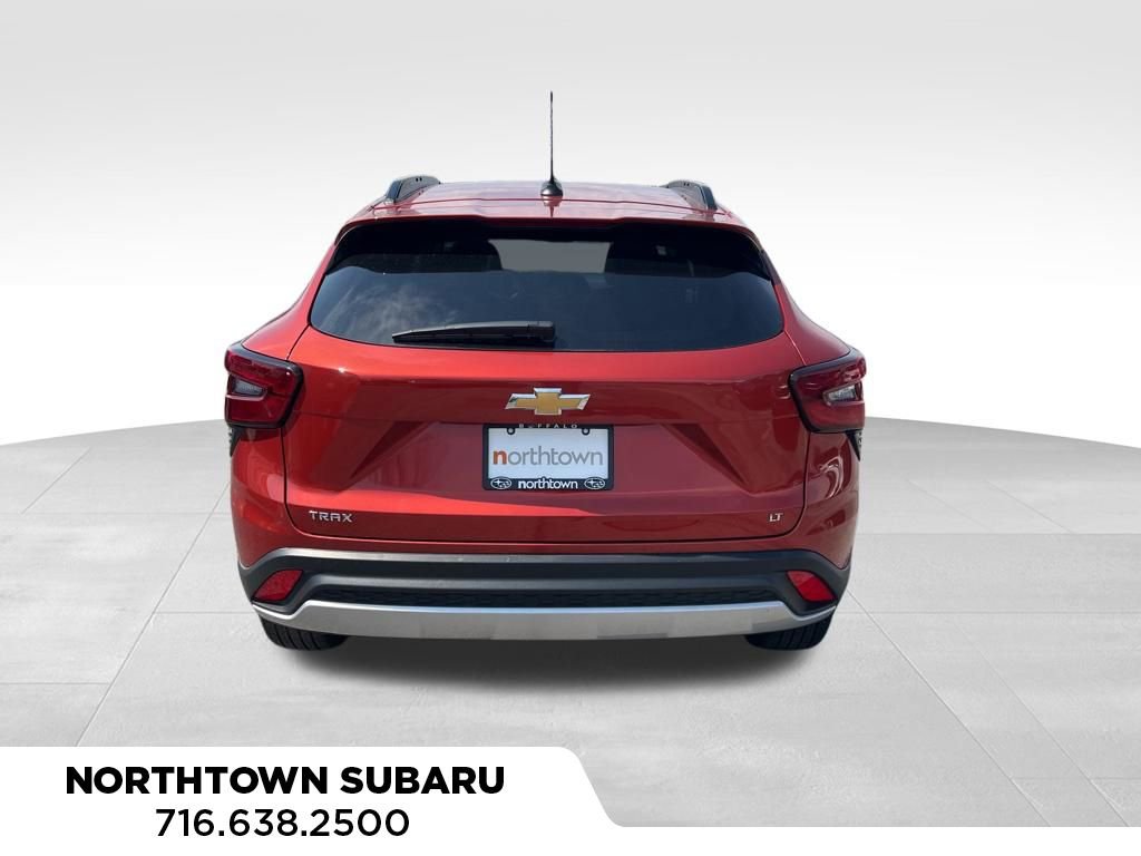 Used 2024 Chevrolet Trax LT w/ Sunroof Package image 16