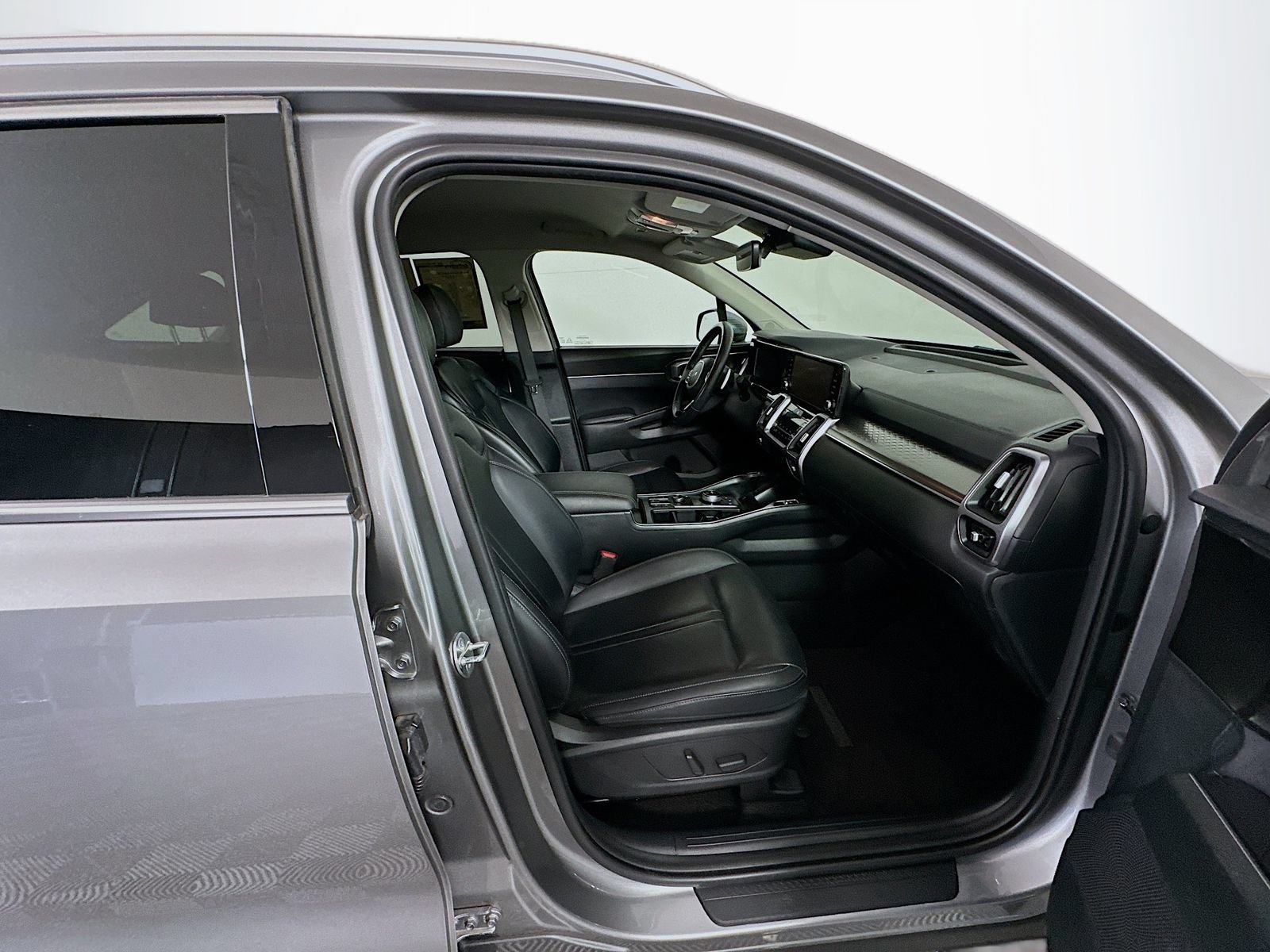 Used 2023 Kia Sorento EX AWD/4WD image 28