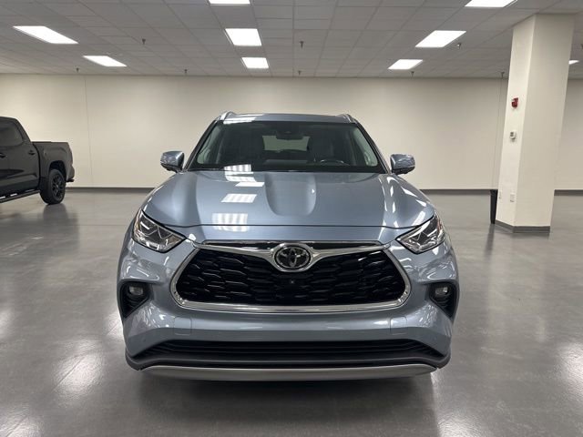 Used 2023 Toyota Highlander Platinum image 2