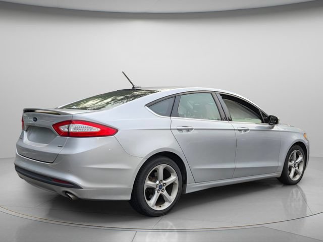 Used 2016 Ford Fusion SE FWD image 7