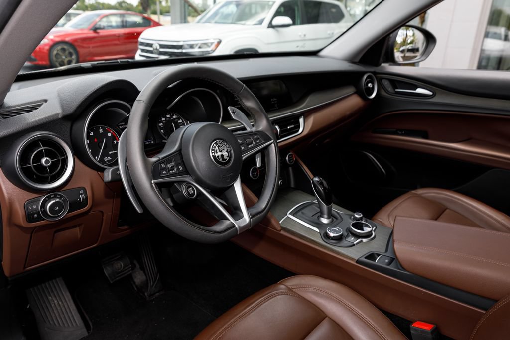 Used 2019 Alfa Romeo Stelvio Ti w/ TI Performance Package AWD/4WD image 28