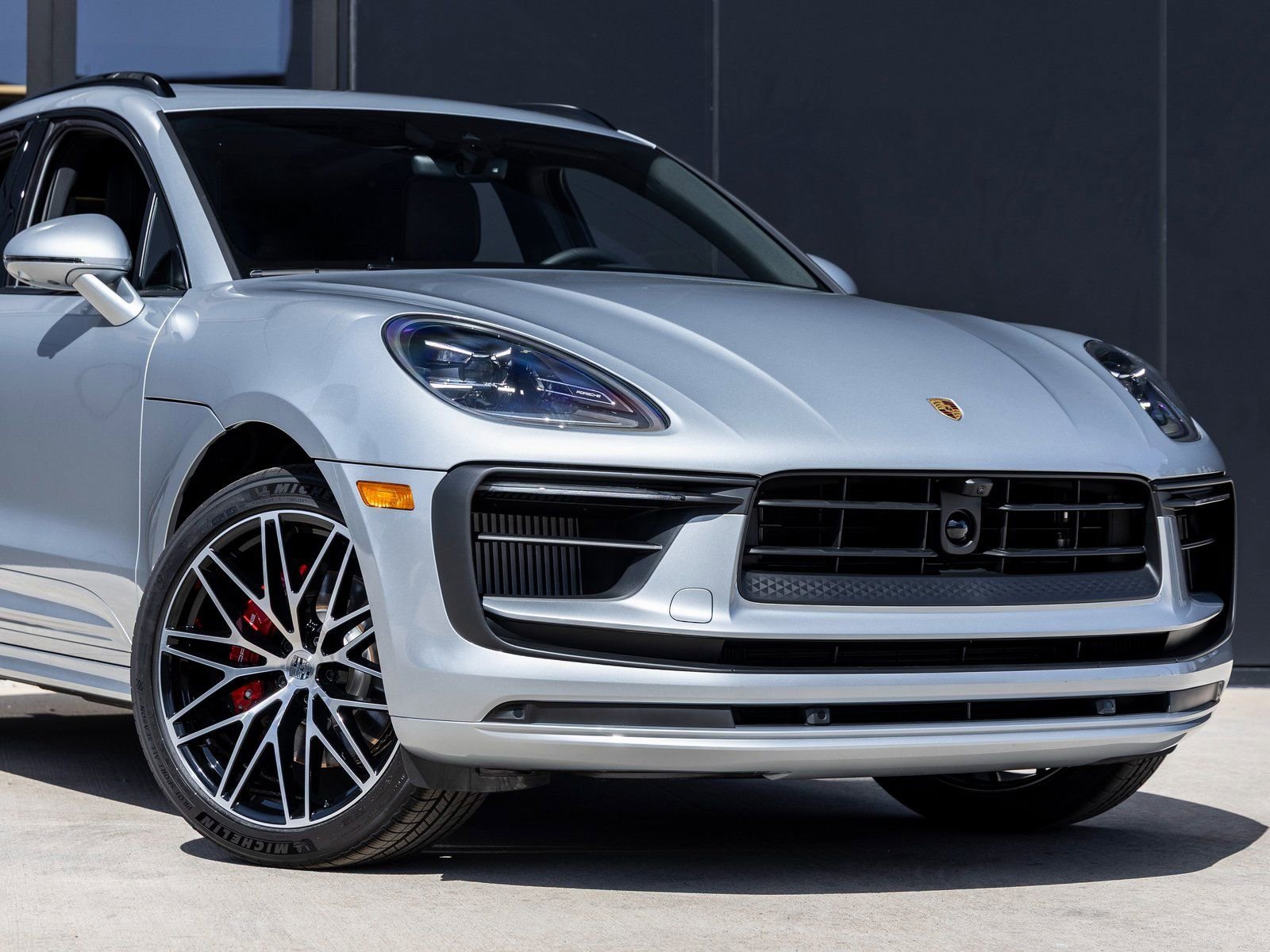 Certified 2025 Porsche Macan S image 9