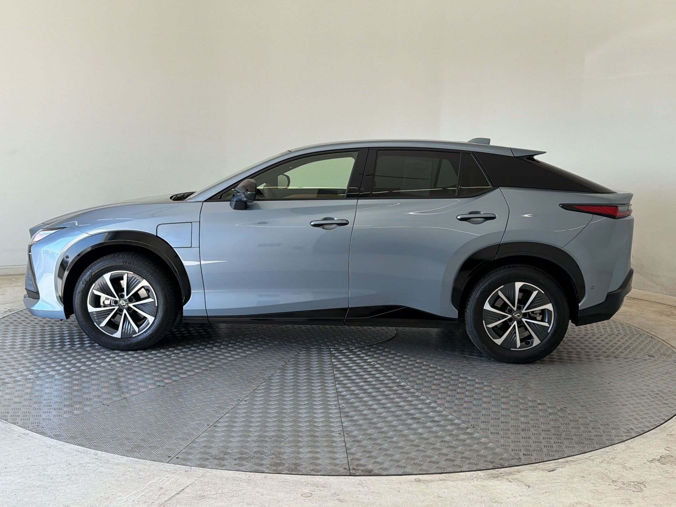 Used 2023 Lexus RZ 450e Premium w/ Technology Package AWD/4WD image 2