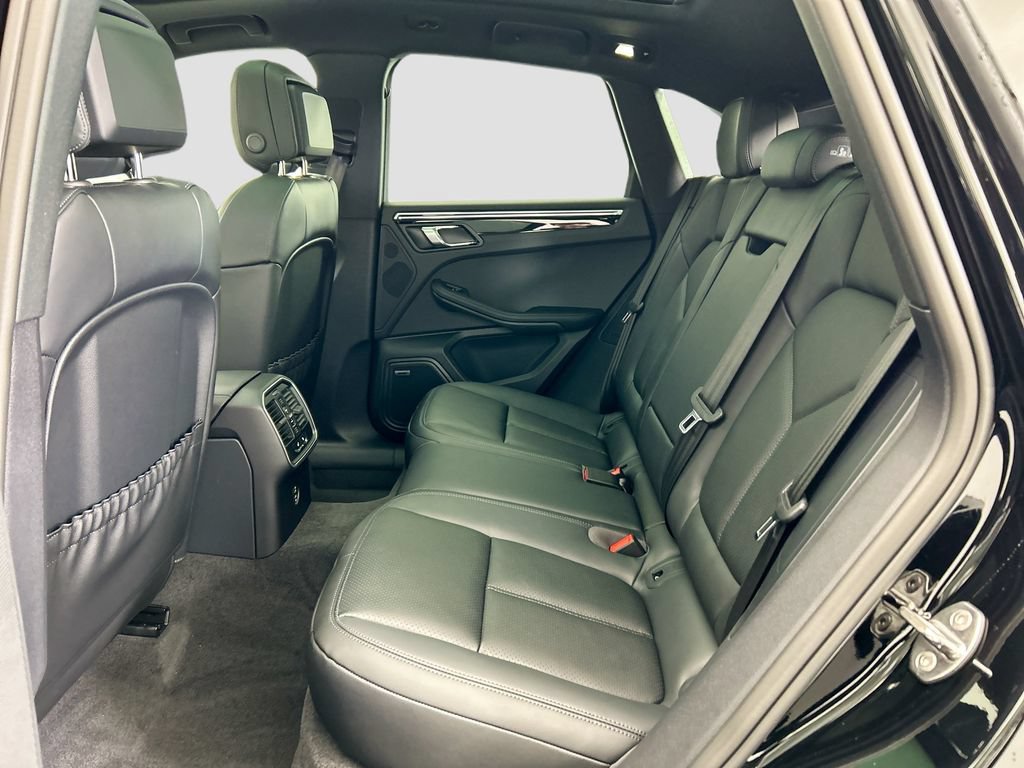 Used 2026 Porsche Macan AWD/4WD image 19