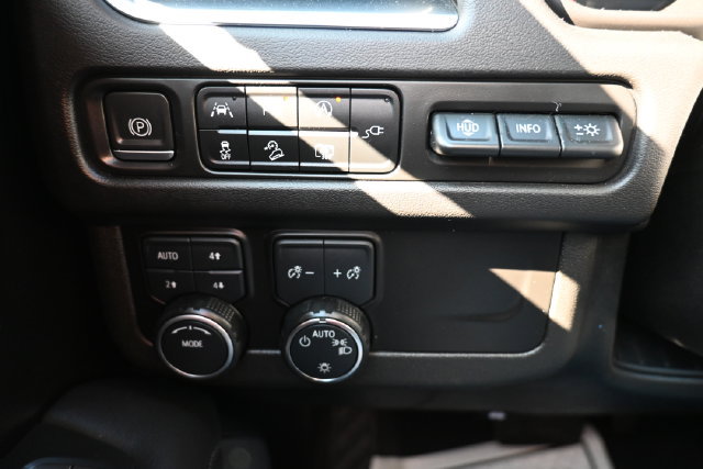 Used 2022 Chevrolet Tahoe High Country AWD/4WD image 42