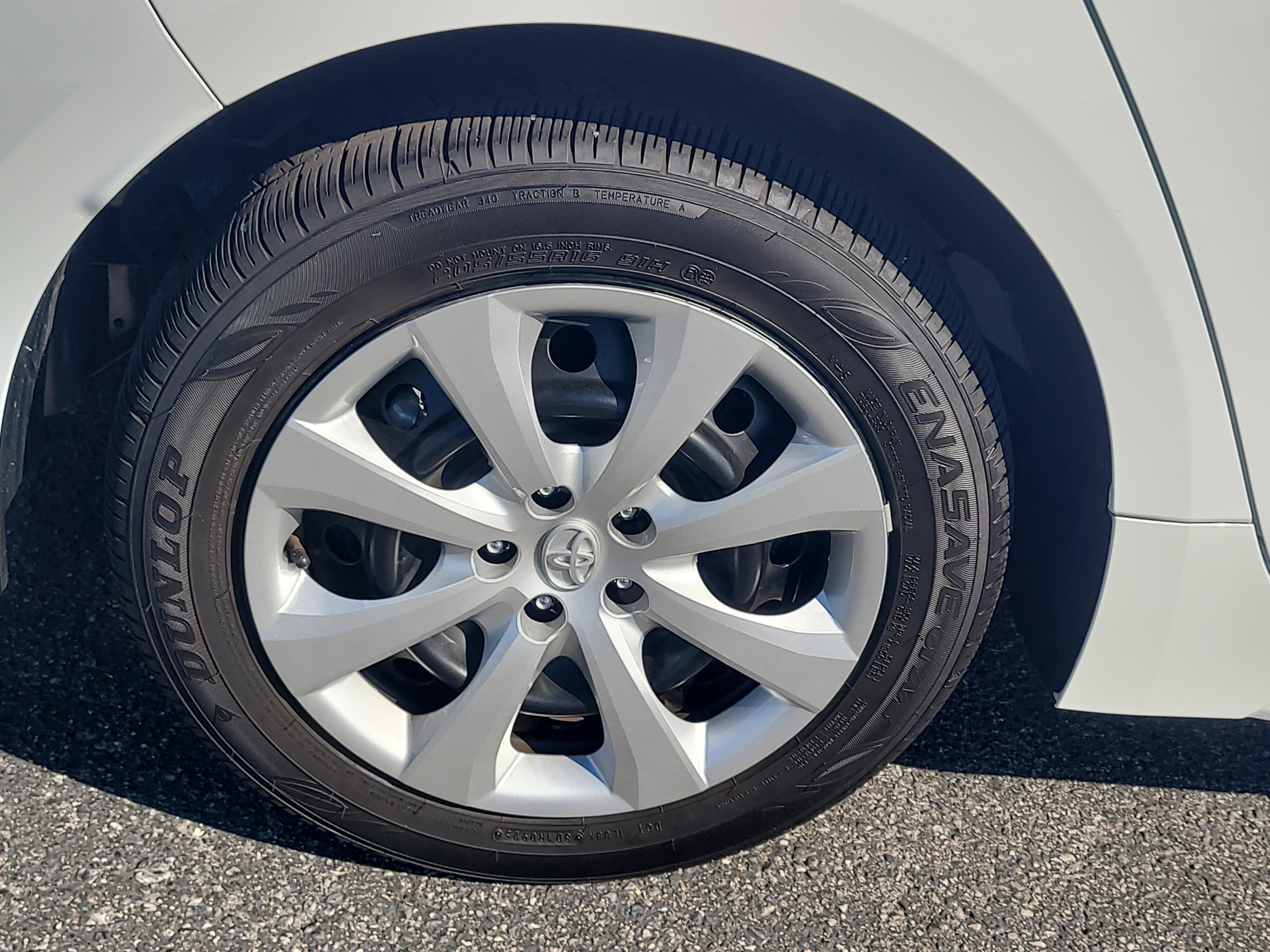 Used 2025 Toyota Corolla LE FWD image 9