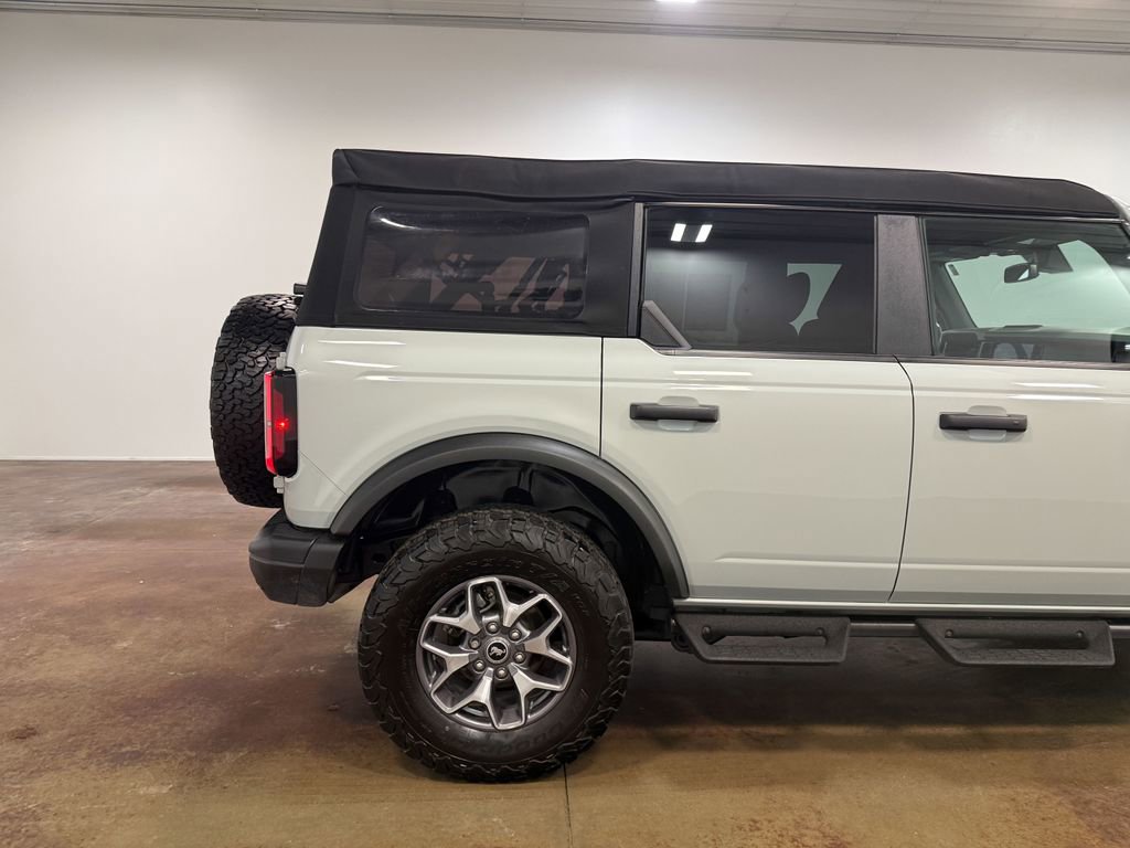 Used 2023 Ford Bronco Badlands image 33