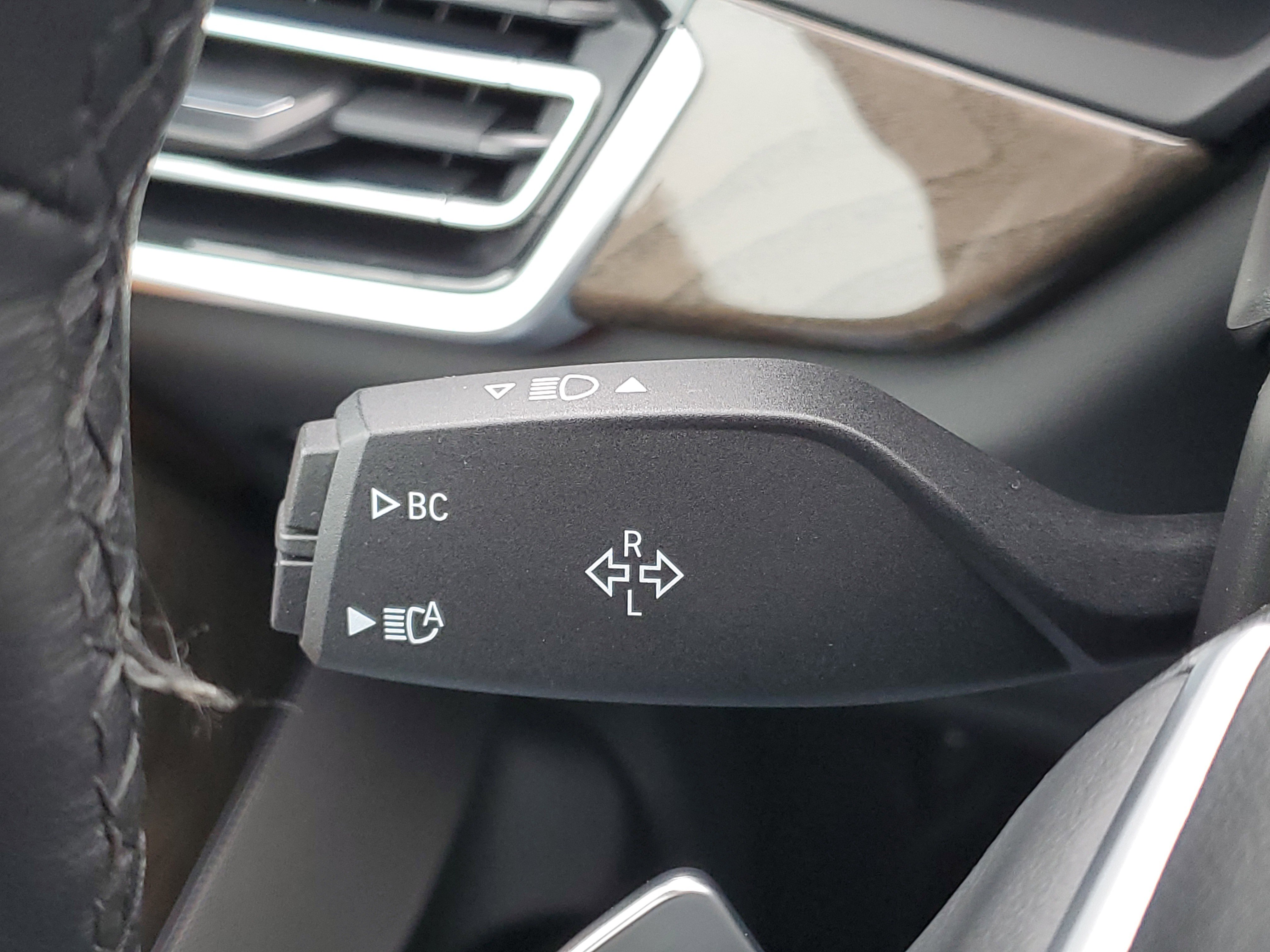 Used 2023 BMW X6 xDrive40i w/ Climate Comfort Package image 14