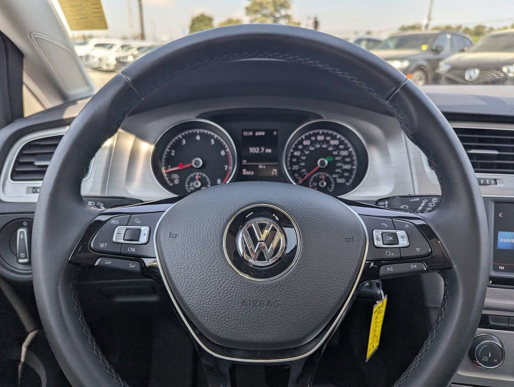 Used 2016 Volkswagen Golf 4-Door image 29