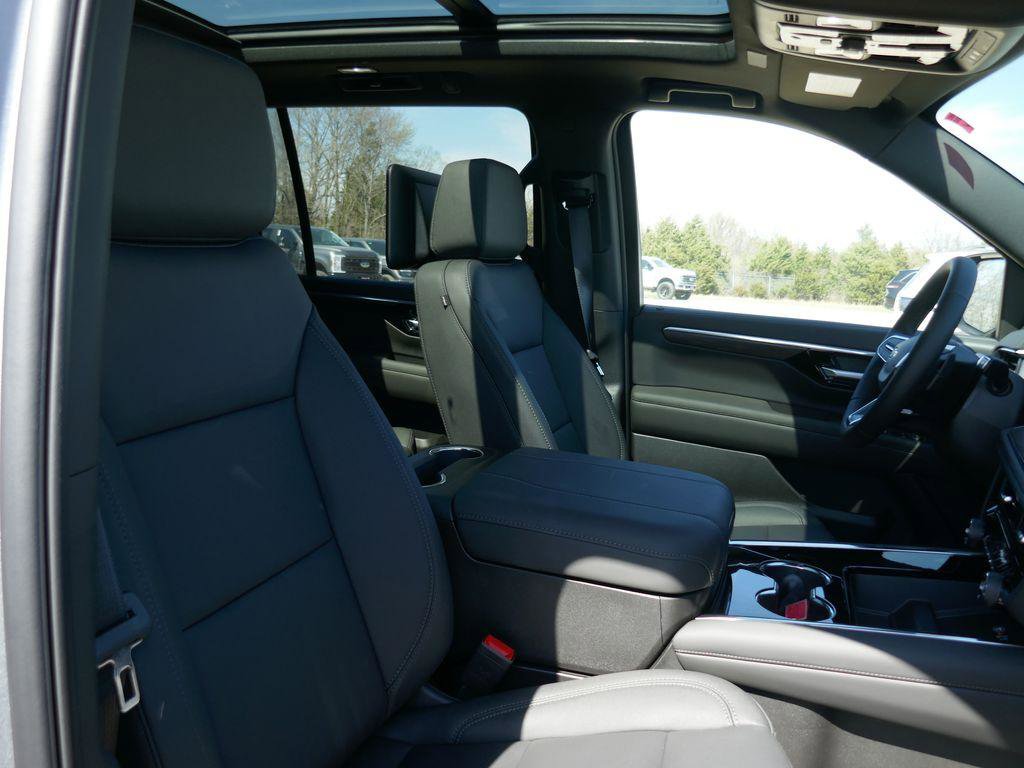 New 2026 Chevrolet Suburban Z71 image 9