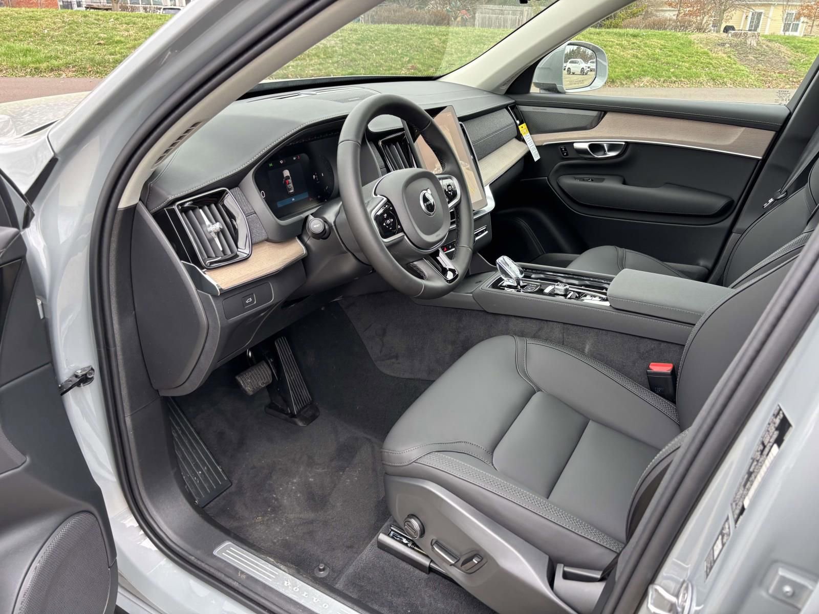 New 2026 Volvo XC90 B6 Plus w/ Protection Package Premier image 24