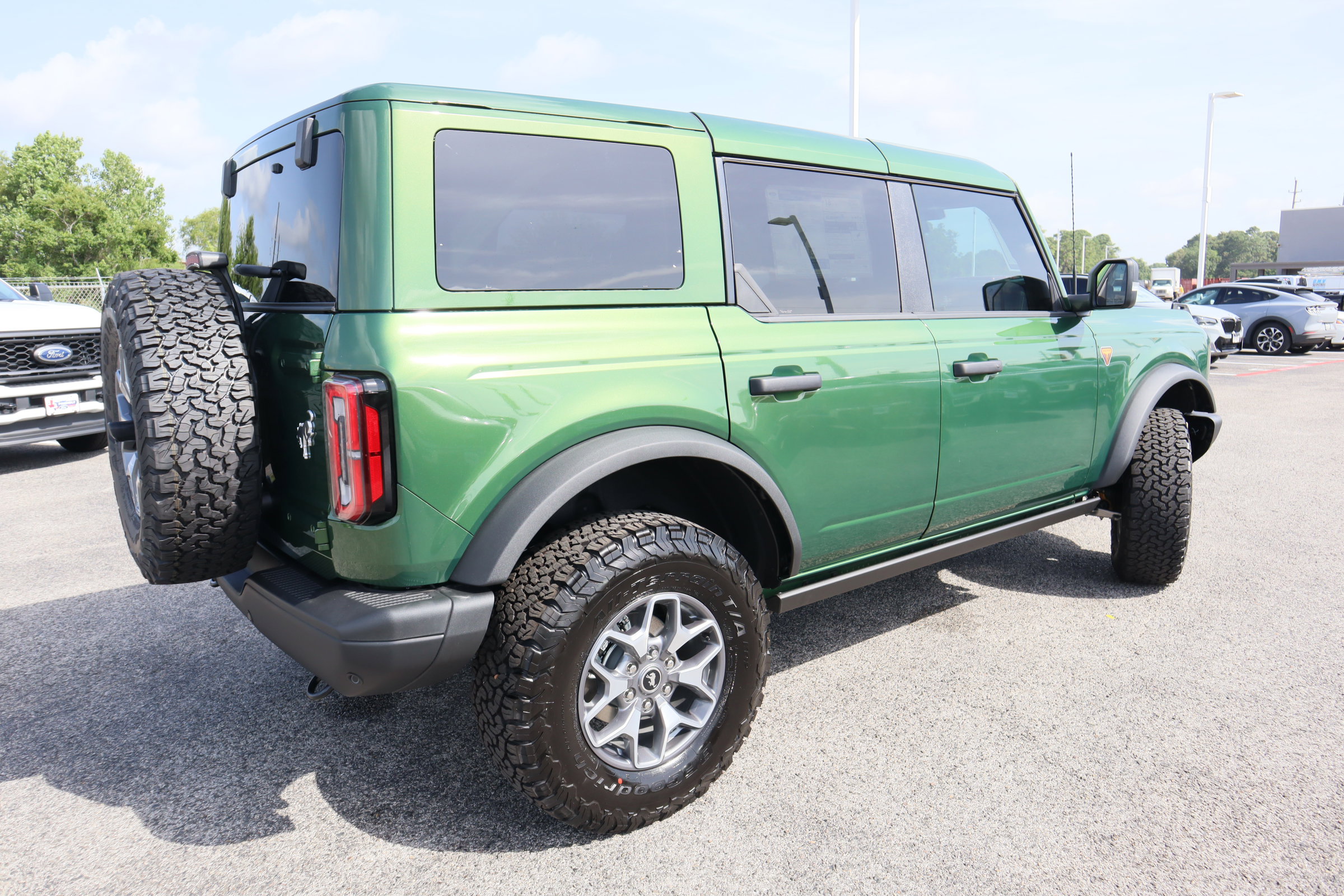 New 2025 Ford Bronco Badlands image 2