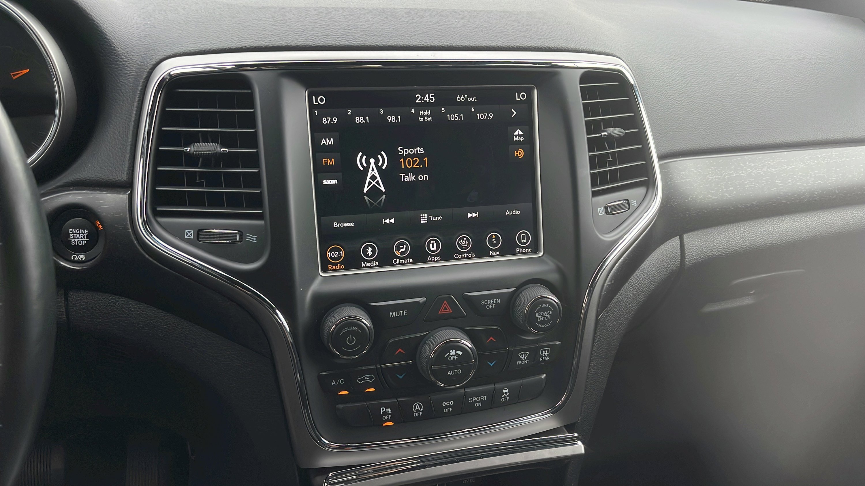 Used 2018 Jeep Grand Cherokee Altitude AWD/4WD image 16