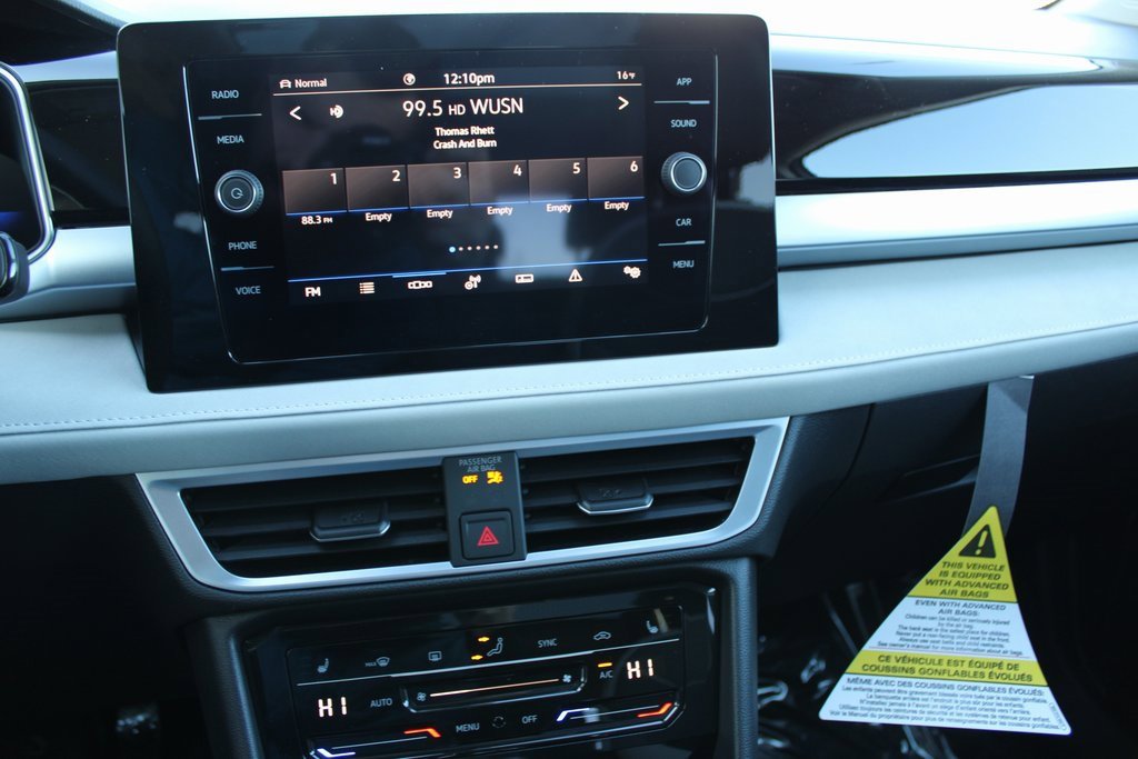 Certified 2025 Volkswagen Taos SE image 12