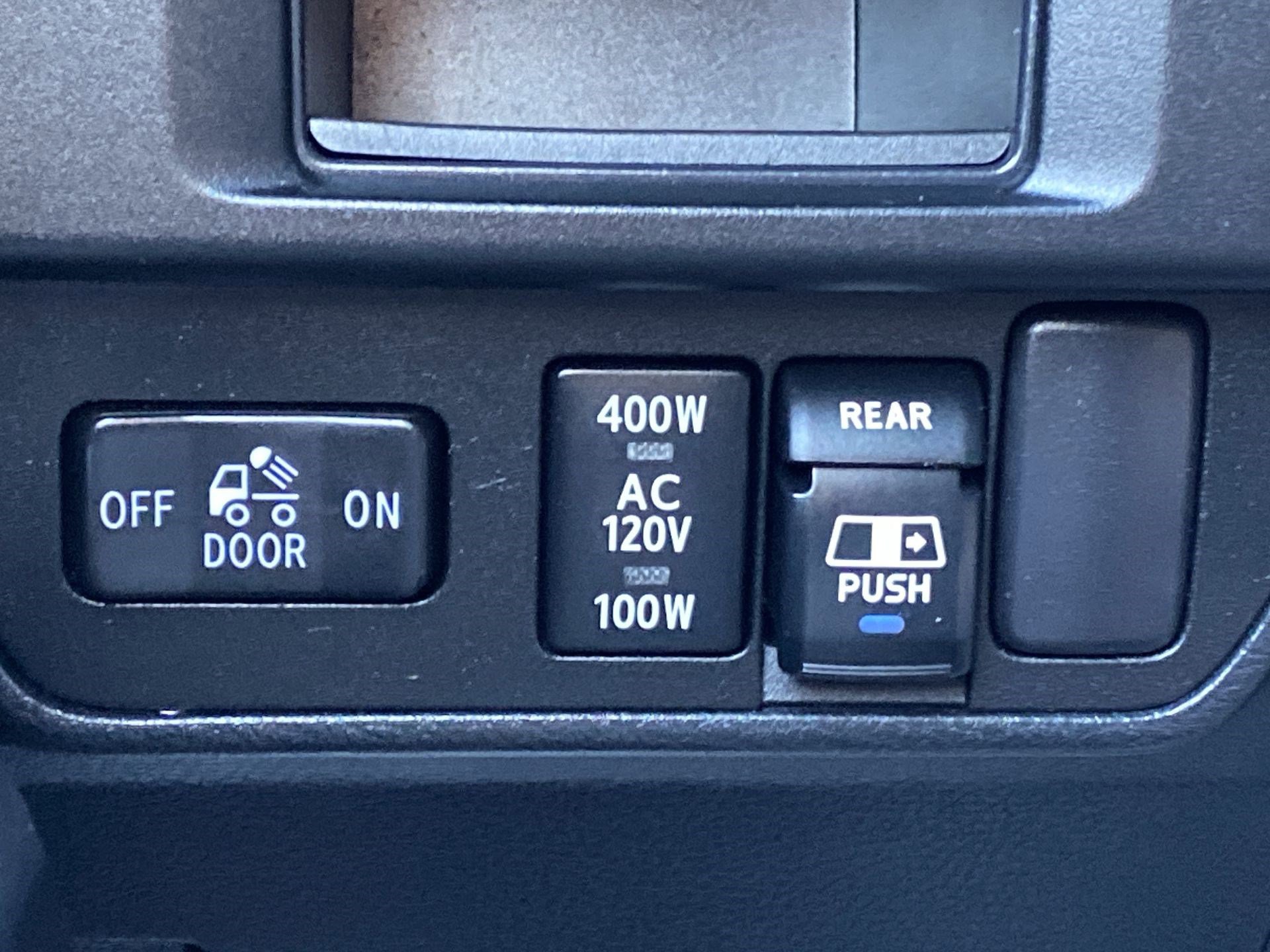 Used 2017 Toyota Tacoma TRD Sport image 21