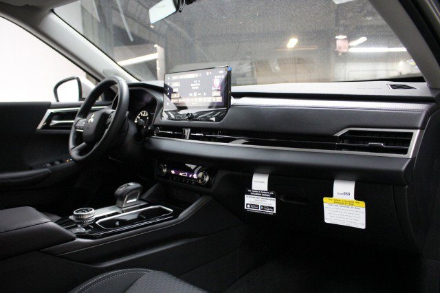 New 2025 Mitsubishi Outlander ES image 19