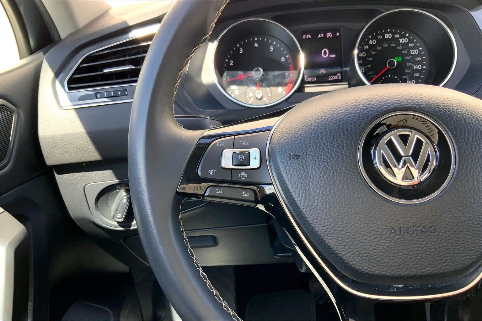 Used 2021 Volkswagen Tiguan SE FWD image 10