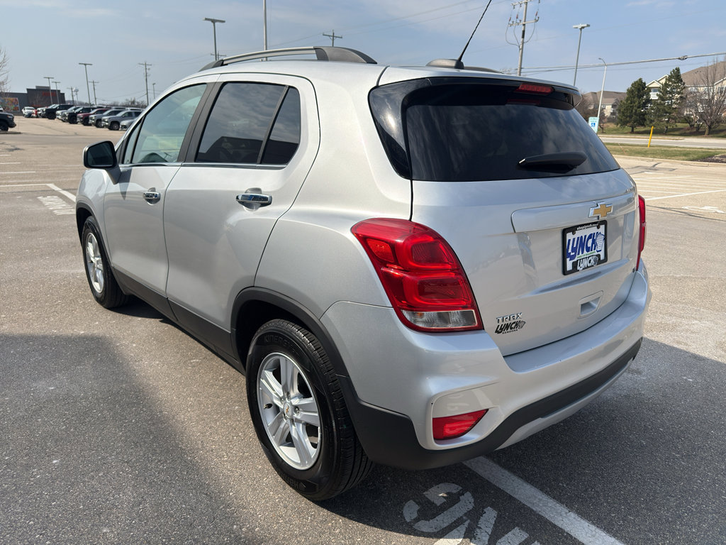Used 2019 Chevrolet Trax LT w/ LT Convenience Package image 3