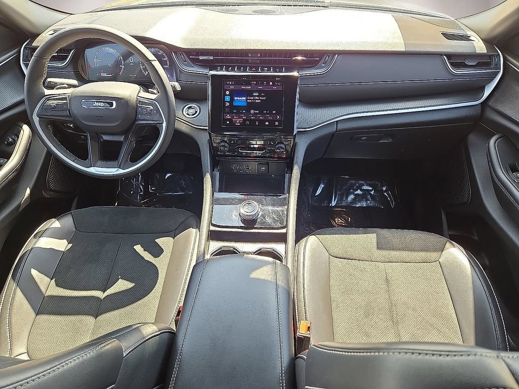 Used 2025 Jeep Grand Cherokee Altitude AWD/4WD image 17