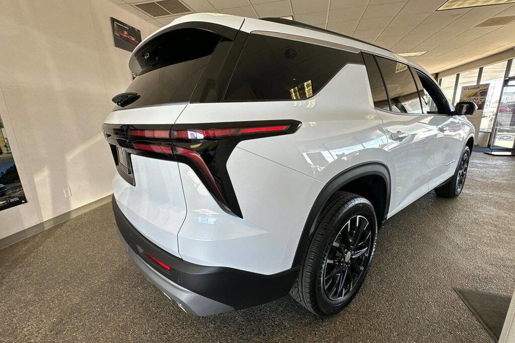 New 2026 Chevrolet Traverse LT w/ Sun and Wheel Package image 4