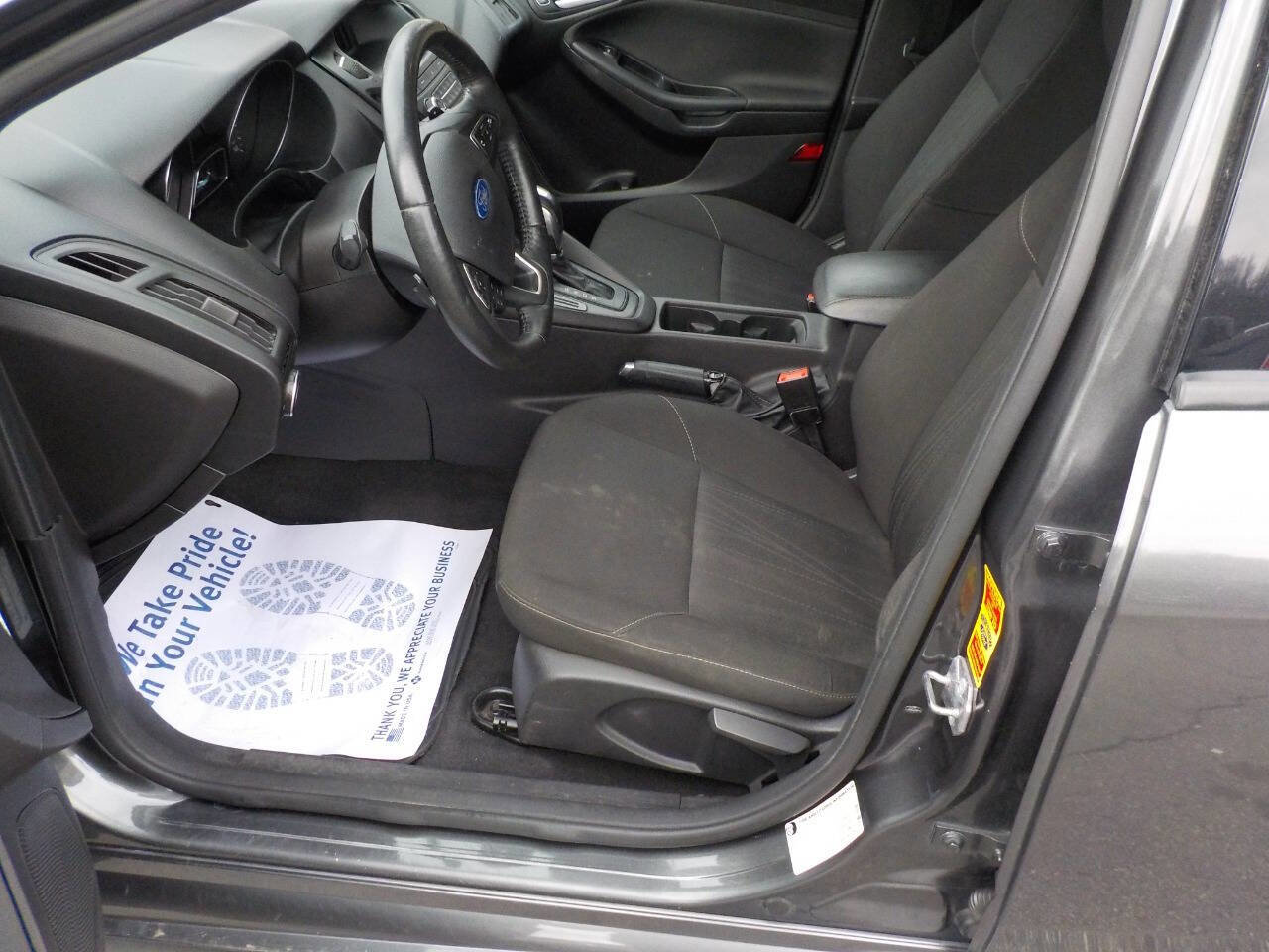 Used 2015 Ford Focus SE w/ SE Sport Package image 9