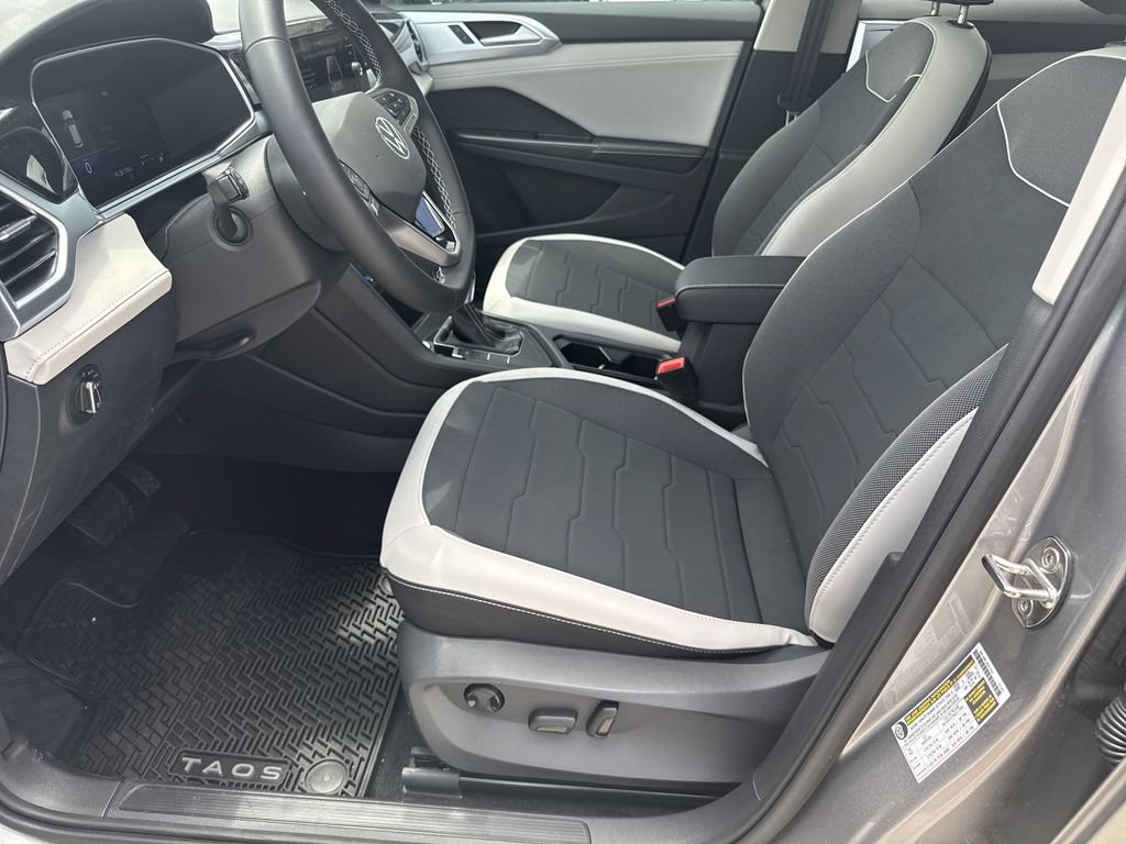 New 2026 Volkswagen Taos SE FWD image 12