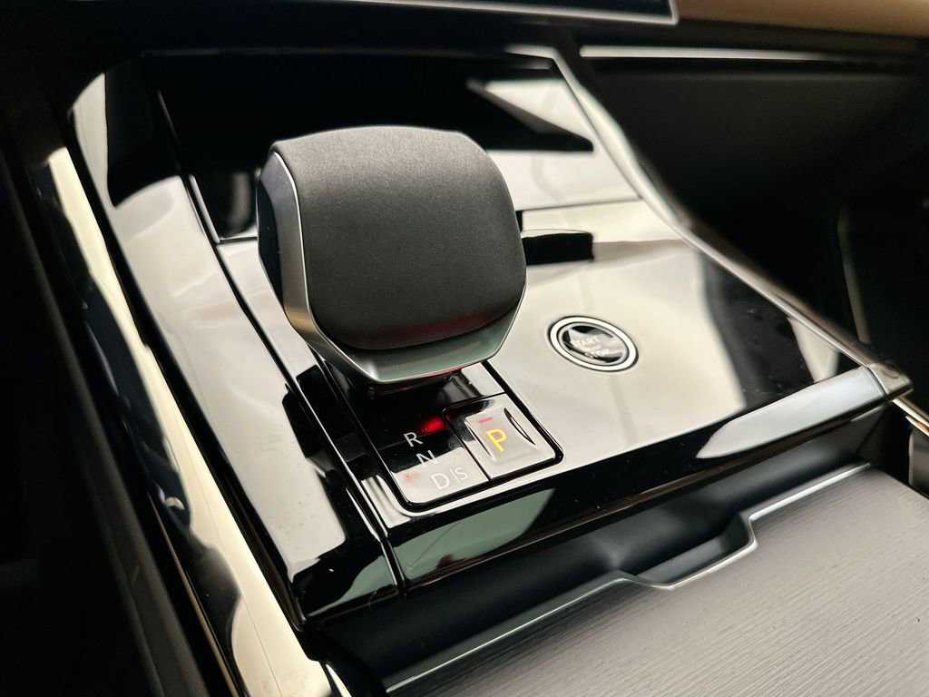 New 2025 Land Rover Range Rover Sport SE image 11