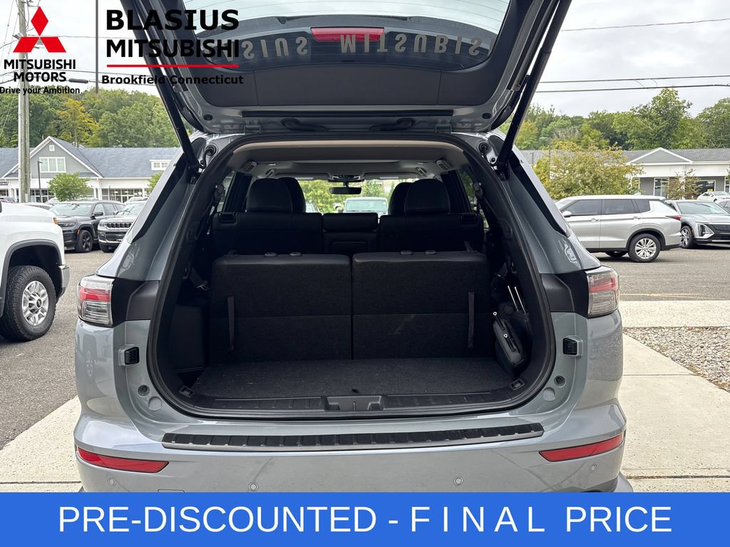 Used 2025 Mitsubishi Outlander AWD image 57